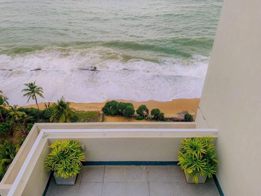 Masa Beach Front Apartment Uswetakeiyawa Ja-Ela Exterior photo