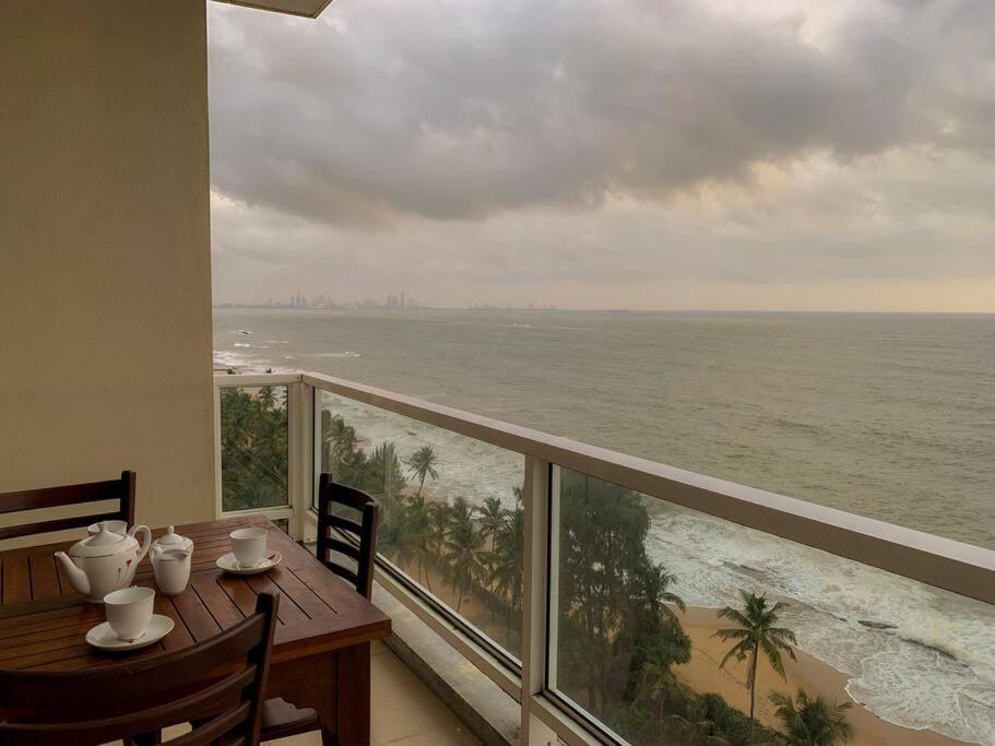 Masa Beach Front Apartment Uswetakeiyawa Ja-Ela Exterior photo